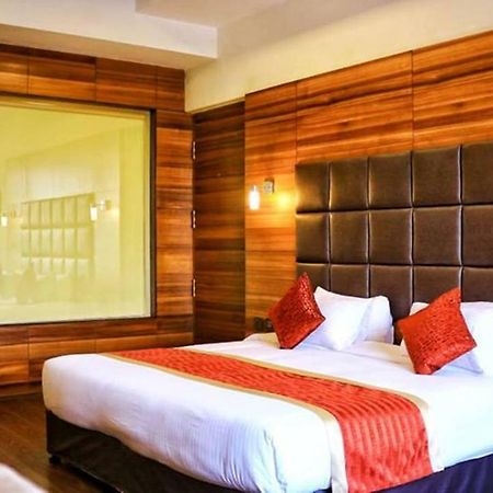 City Park Resort Bahādurgarh Buitenkant foto