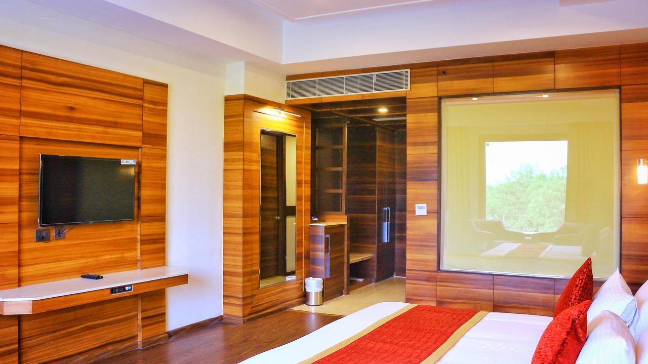 City Park Resort Bahādurgarh Buitenkant foto