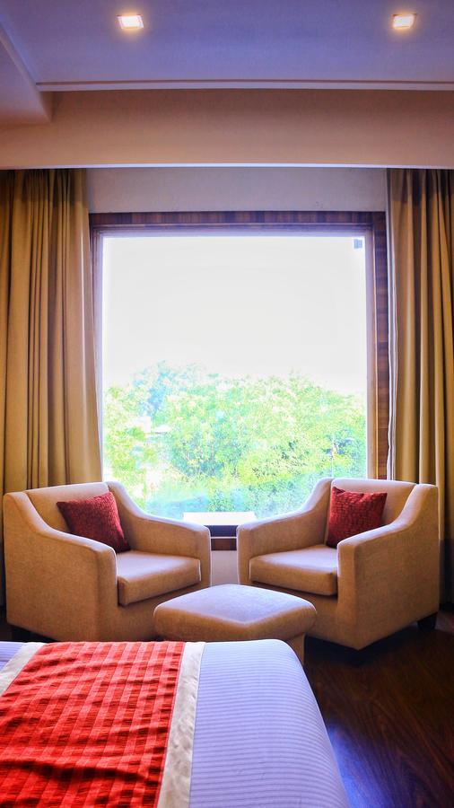 City Park Resort Bahādurgarh Buitenkant foto