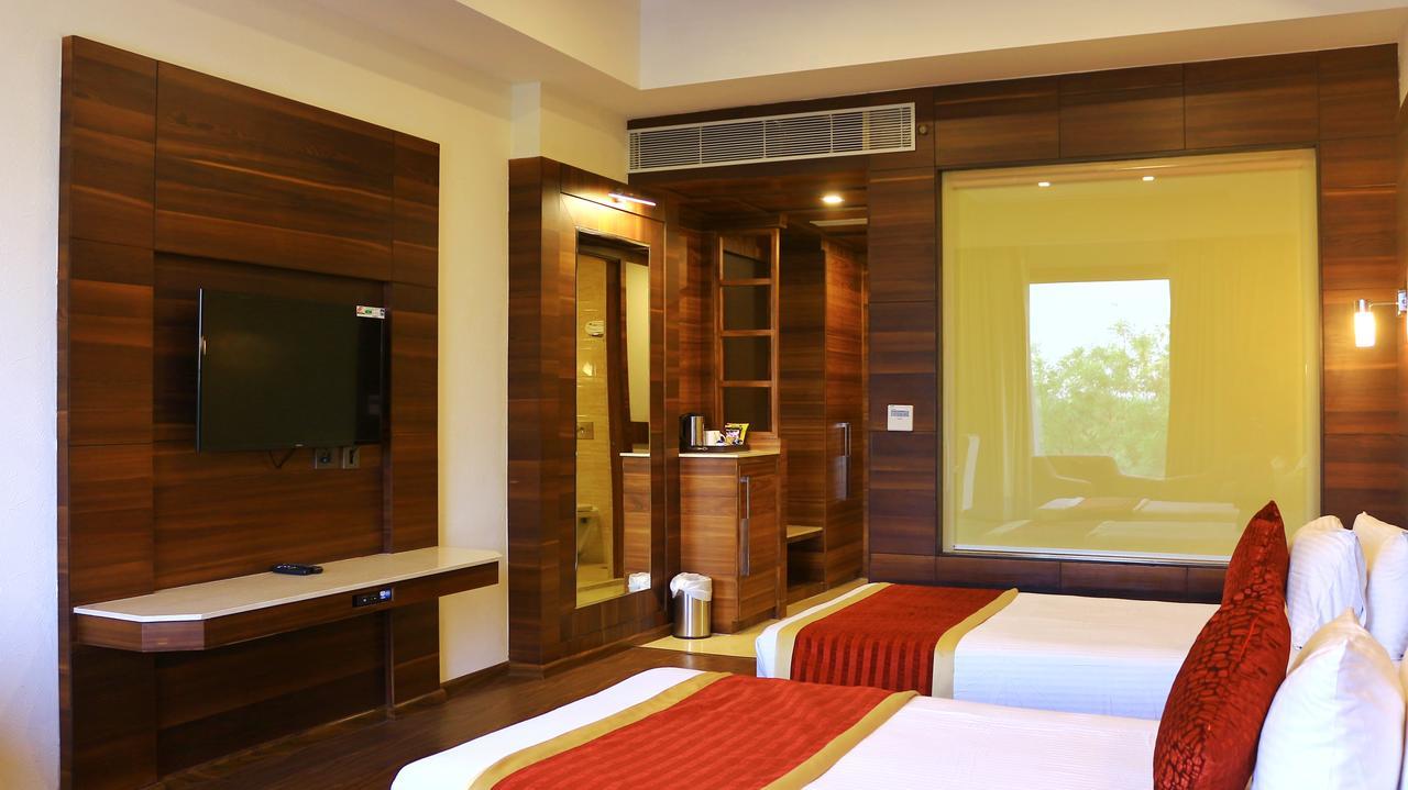 City Park Resort Bahādurgarh Buitenkant foto