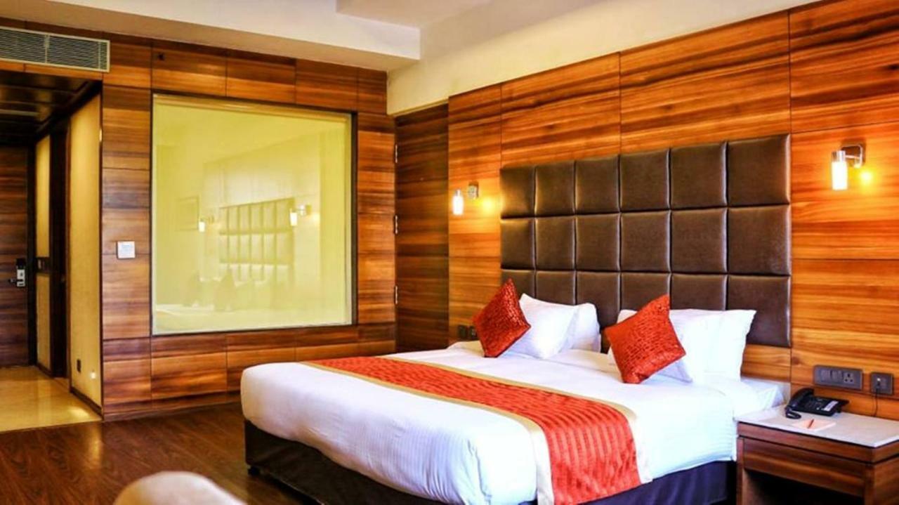 City Park Resort Bahādurgarh Buitenkant foto